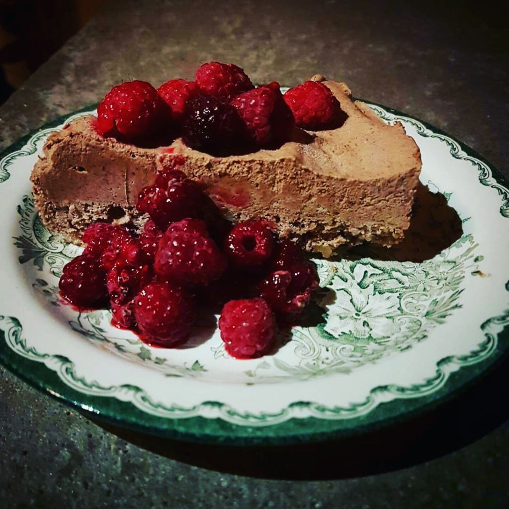 Chokladcheesecake på valnötsbotten