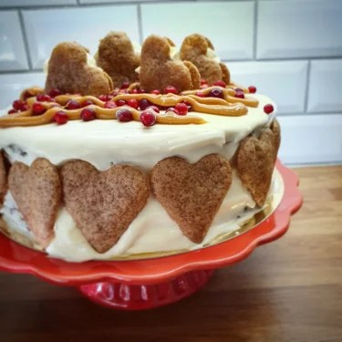 Vintertårta med pepparkaka, lingon &&nbsp;kola